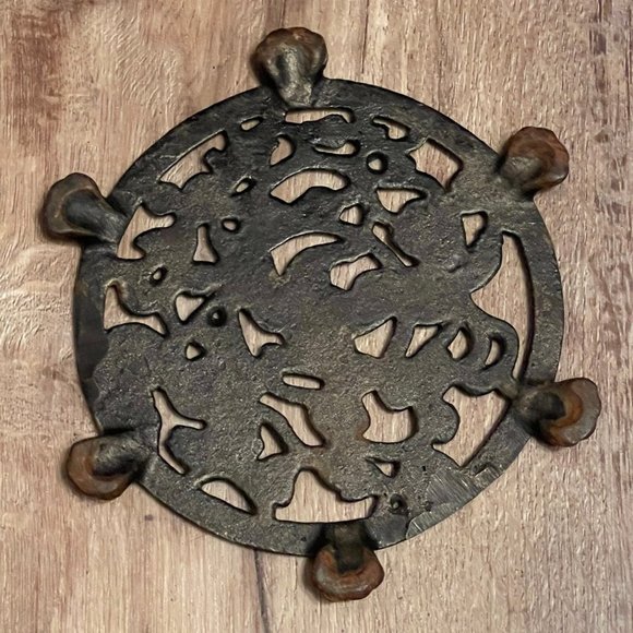 Wilton Cast Iron 6-Footed Trivet USA Eagle Roses Vines - Picture 6 of 6